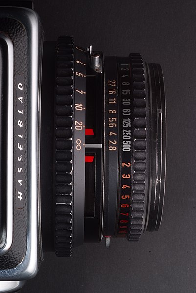 401px-Hasselblad_with_Planar_80mm_at_EV_12.jpg