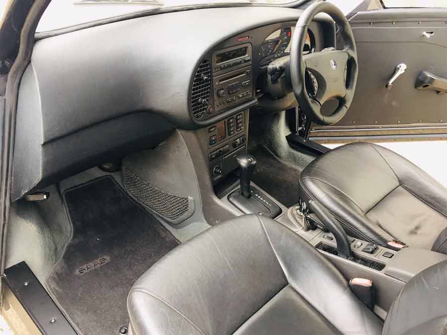 Customized-Saab-96-interior.jpg